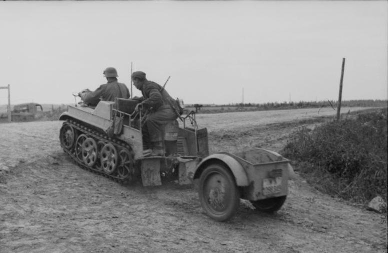 德军Sdkfz.2半履带式摩托车及Sd.Anh.1拖车