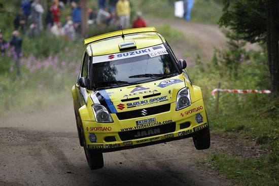 铃木（SUZUKI)SX4 WRC赛车