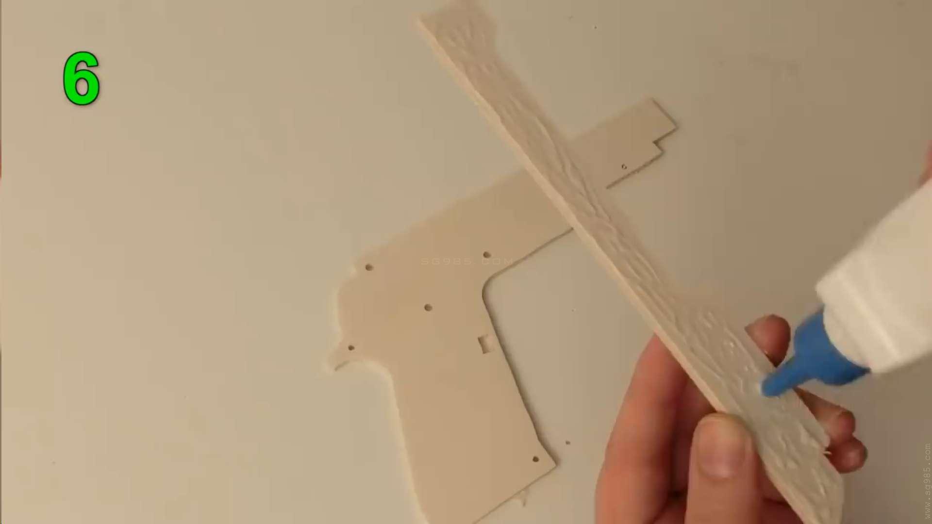 手工橡皮筋枪/连发橡皮筋枪怎么做WGOG1009用木板制作一把可连发的橡皮筋ak47玩具枪+结构图纸