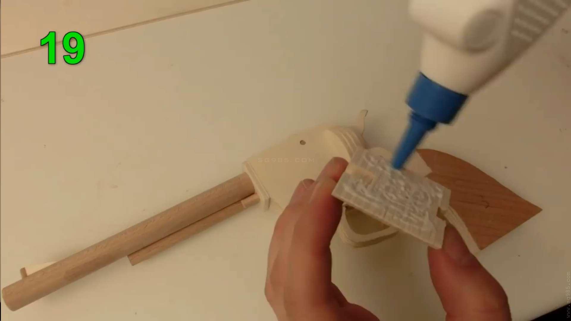 橡皮筋枪怎么做简单的视频/WGOG1006用木板制作一把可连发的橡皮筋玩具枪+结构图纸