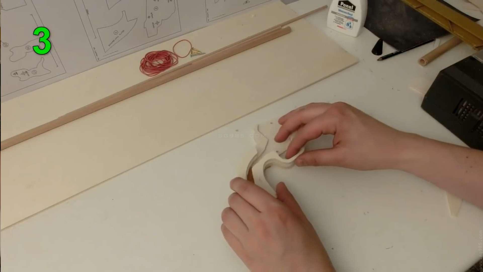 橡皮筋枪怎么做简单的视频/WGOG1006用木板制作一把可连发的橡皮筋玩具枪+结构图纸