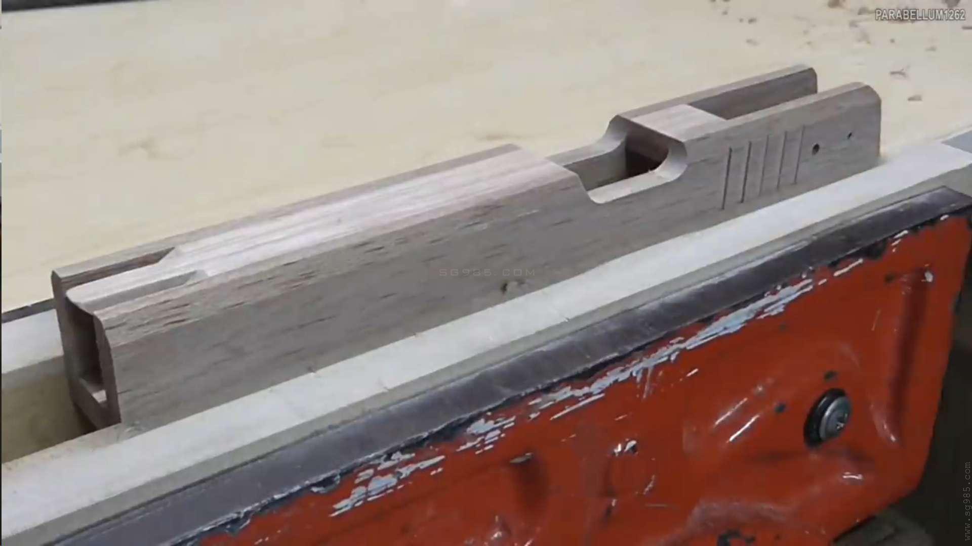 橡皮筋枪的做法/WGOG1002用木板制作一把可连发的橡皮筋玩具枪+图纸下载