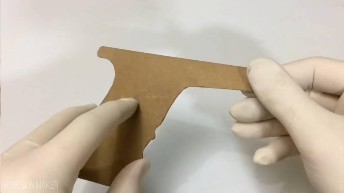 如何用纸板制作一把纸板枪wgog941纸板枪怎么做?/纸板枪可发射/纸板枪可发射子弹+制作图纸