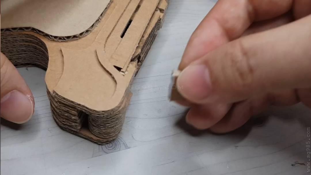 简单纸板手工枪/纸板枪简单/纸板枪教程wgog934如何用纸板制作一把弹射子弹的驳壳手枪+制作图纸下载