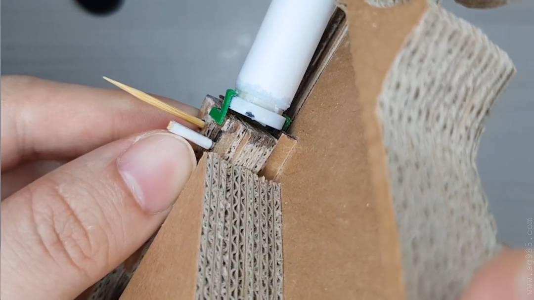 简单纸板手工枪/纸板枪简单/纸板枪教程wgog934如何用纸板制作一把弹射子弹的驳壳手枪+制作图纸下载