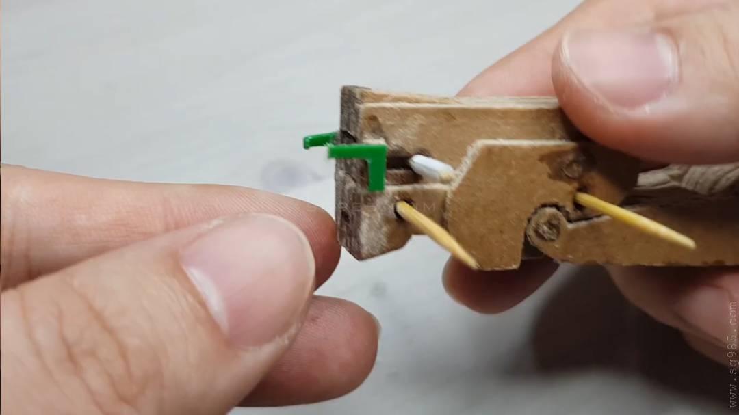 简单纸板手工枪/纸板枪简单/纸板枪教程wgog934如何用纸板制作一把弹射子弹的驳壳手枪+制作图纸下载