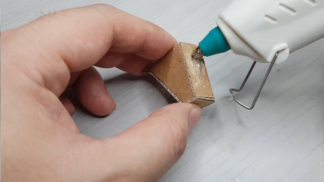 简单纸板手工枪/纸板枪简单/纸板枪教程wgog934如何用纸板制作一把弹射子弹的驳壳手枪+制作图纸下载