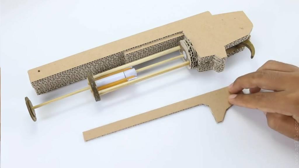 纸板枪教程图/瓦楞纸枪视频wgog913如何纸板制作硬纸枪和手雷玩具+视频教程