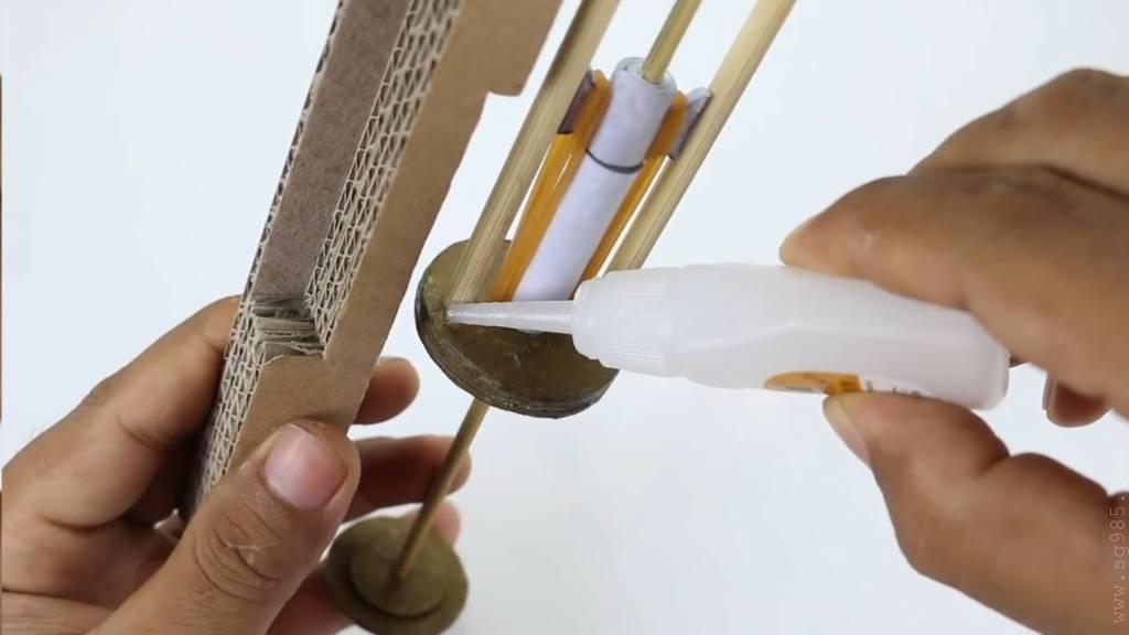 纸板枪教程图/瓦楞纸枪视频wgog913如何纸板制作硬纸枪和手雷玩具+视频教程