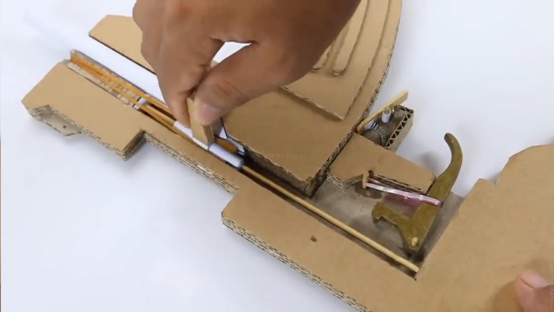 瓦楞纸枪械/纸模枪图纸wgog910如何用纸板制作一把连发纸板枪AK47+制作图纸下载