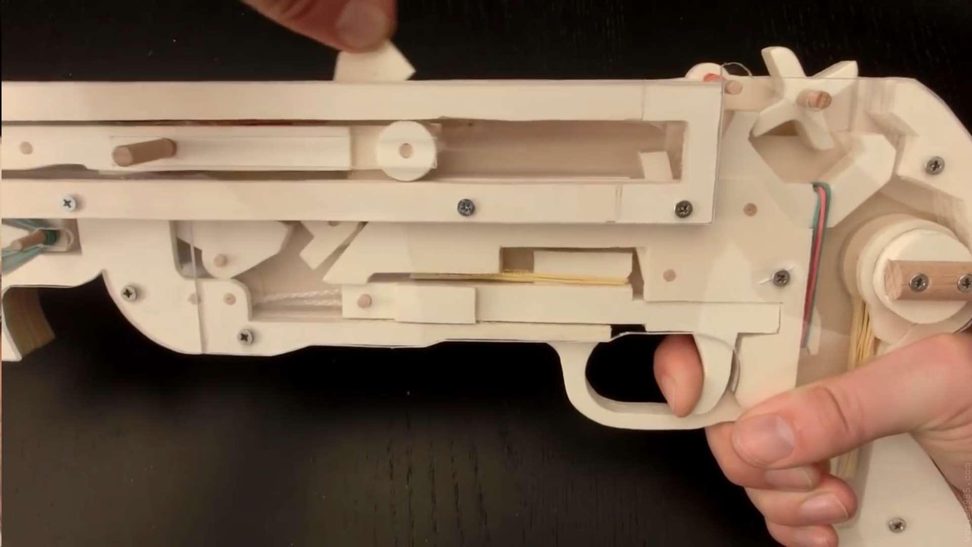 怎么用手当橡皮筋枪/连发橡皮筋枪的原理WGOG1010用木板制作一把可连发的橡皮筋玩具枪+制作图纸
