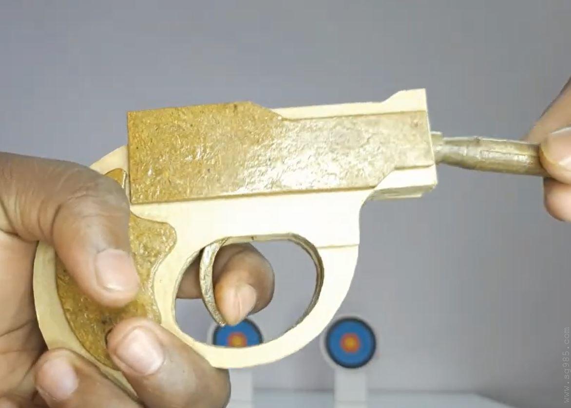 纸模枪图纸/纸板手枪图纸/纸板模型图纸wgog954纸板制作一把纸板玩具枪+图纸下载