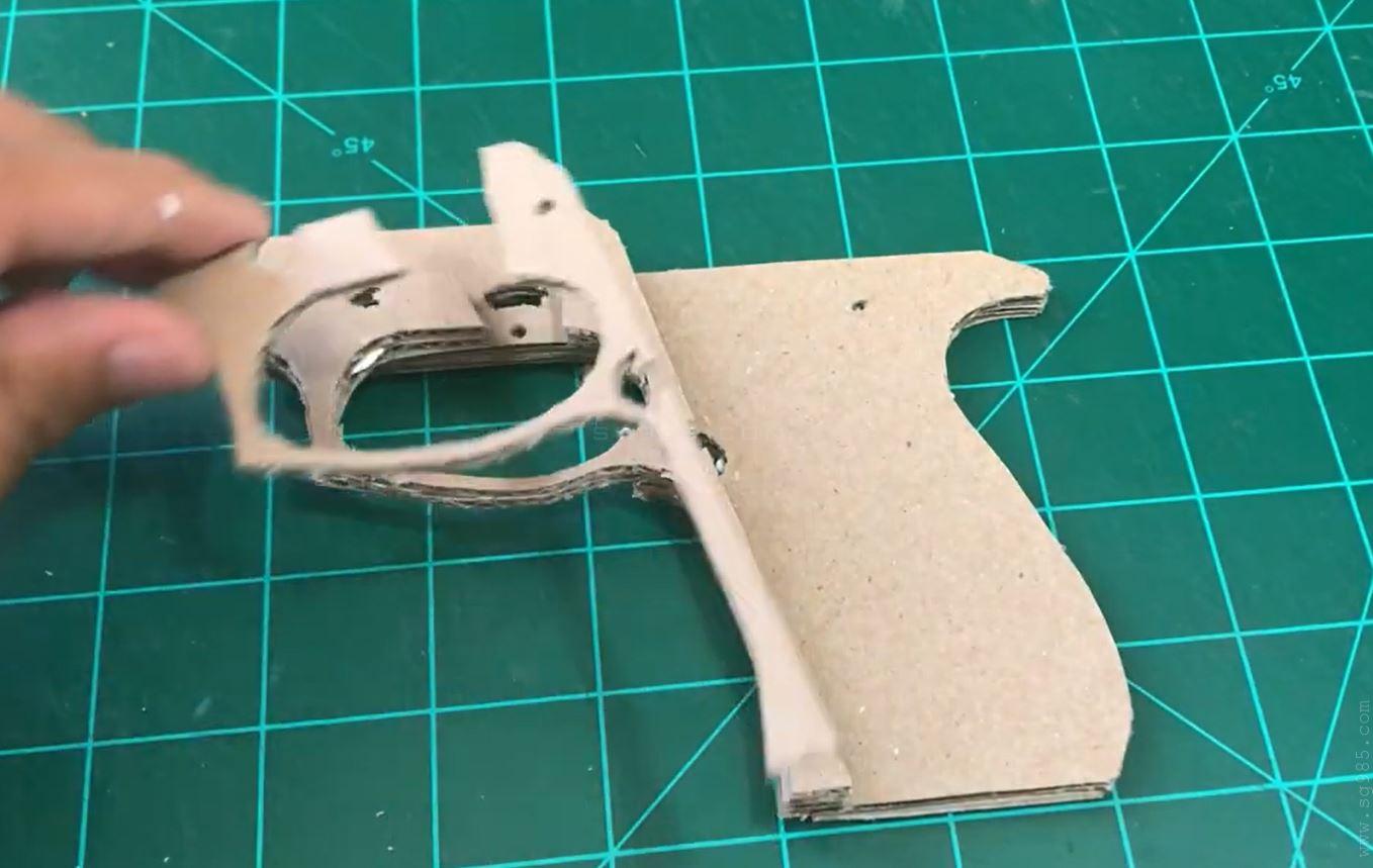 纸模枪图纸/纸板枪的做法教程/纸板枪尺寸比例wgog955纸板制作m1911纸板手枪+制作图纸