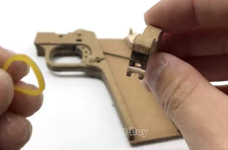 怎么用纸壳箱子做枪/怎么用废纸盒做枪wgog938用纸板制作一把m1911纸板枪可发射+制作图纸