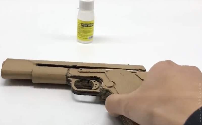 怎么用纸壳箱子做枪/怎么用废纸盒做枪wgog938用纸板制作一把m1911纸板枪可发射+制作图纸