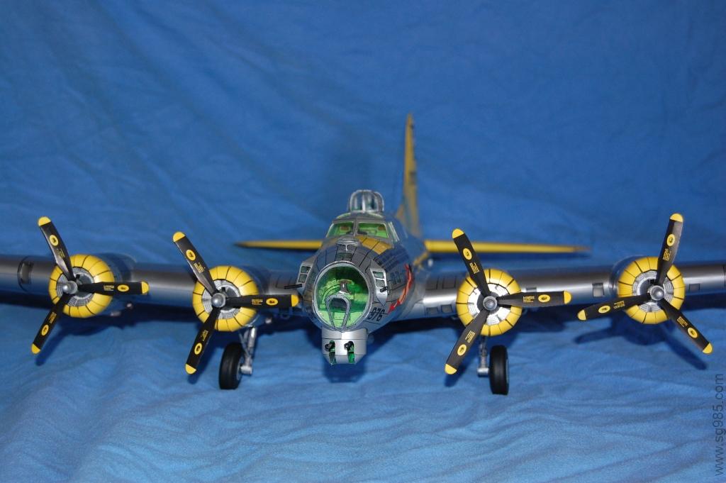 1比33B-17G空中堡垒