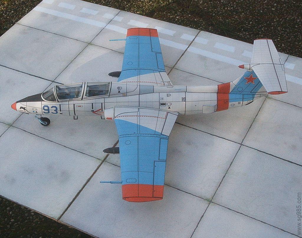 华约L-29海豚军用喷气教练机