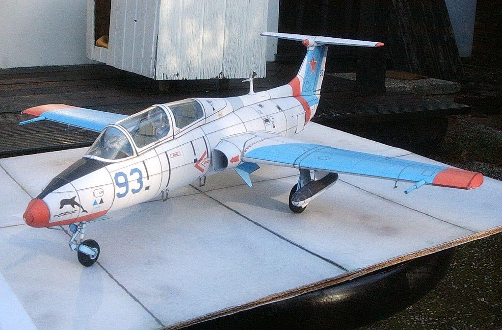 华约L-29海豚军用喷气教练机