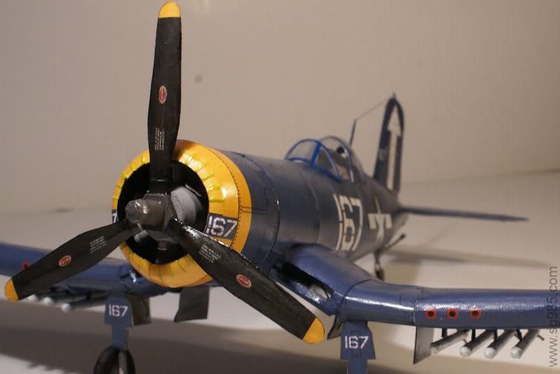 美国海军F4U-1D“海盗”舰载机