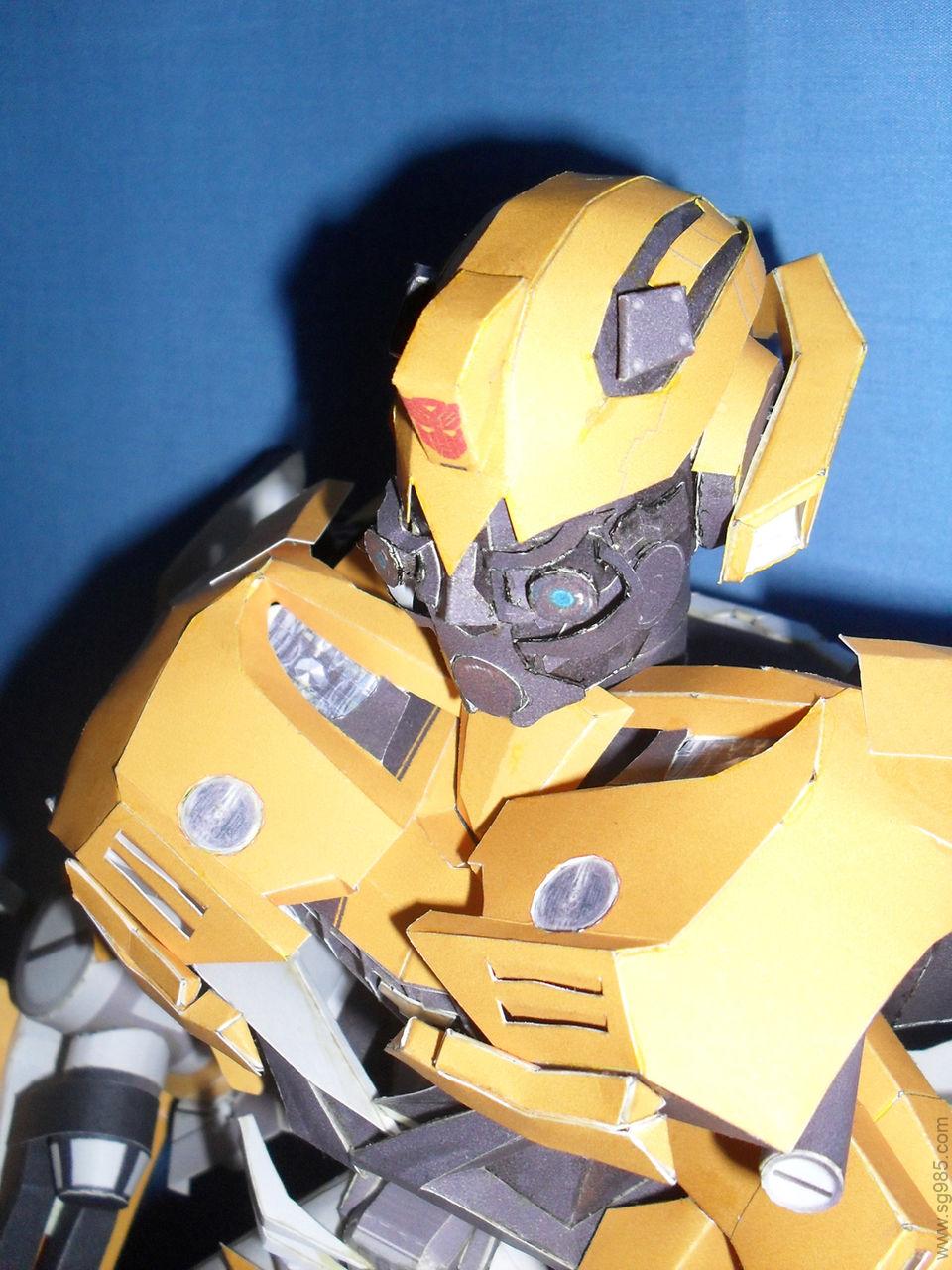 1变形金刚大黄蜂人形版本