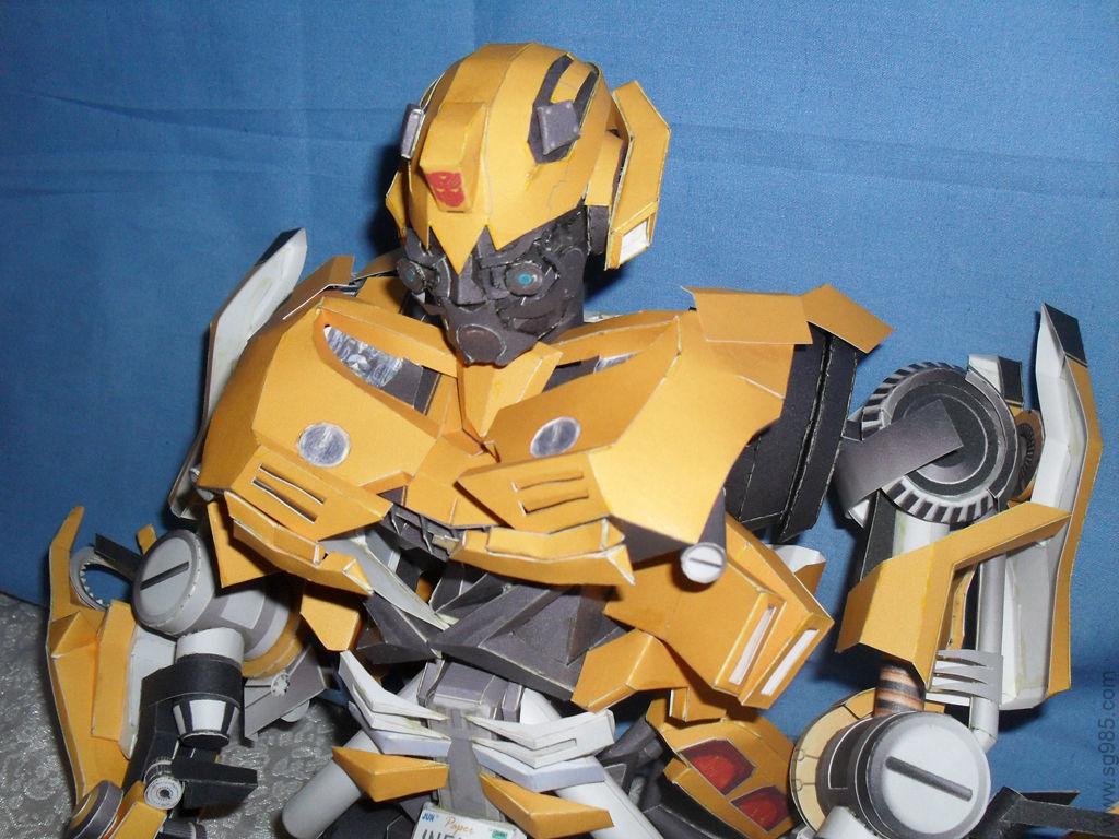 1变形金刚大黄蜂人形版本