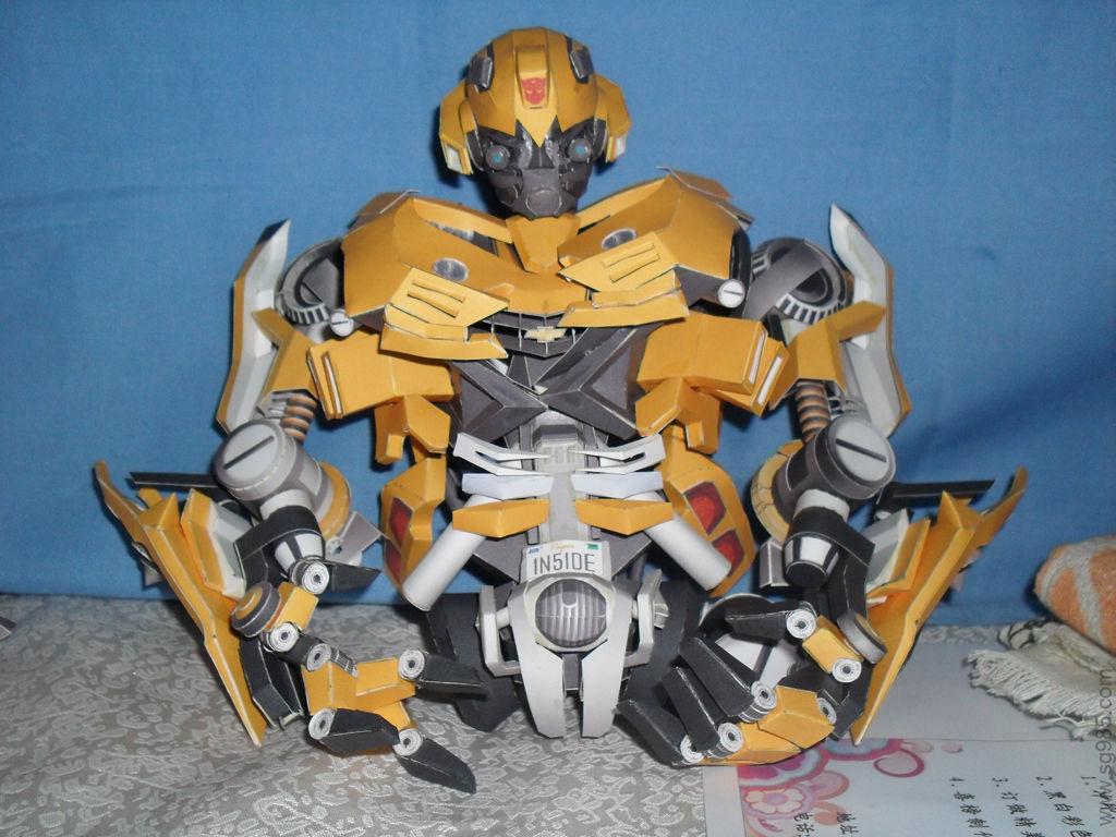 1变形金刚大黄蜂人形版本