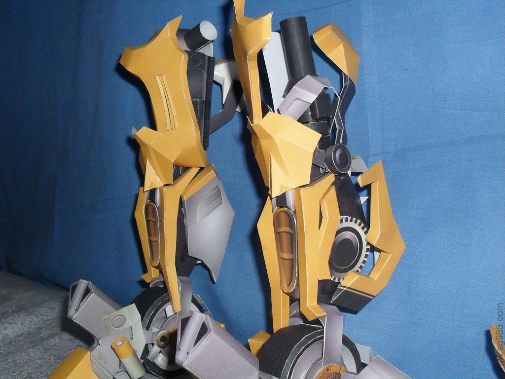 1变形金刚大黄蜂人形版本