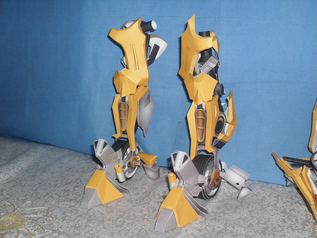 1变形金刚大黄蜂人形版本
