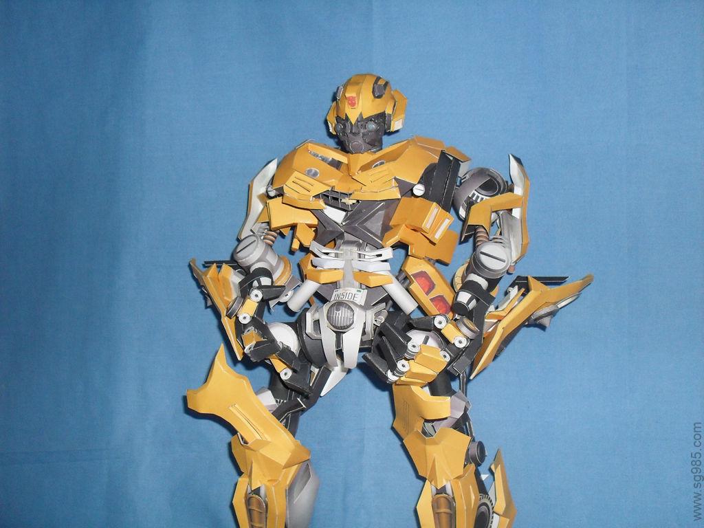 1变形金刚大黄蜂人形版本