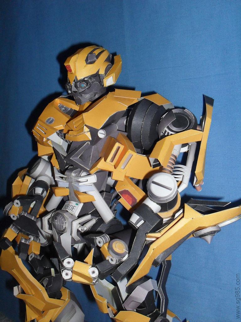 1变形金刚大黄蜂人形版本