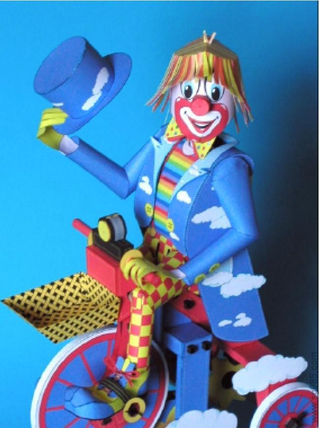 可动骑三轮车的小丑