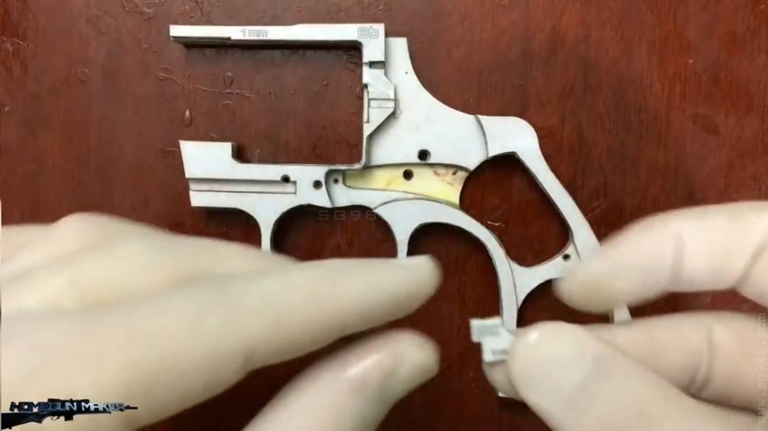 可以连发子弹的纸枪/纸板手工枪可发射子弹wgog929纸板制作纸板连发左轮纸板玩具枪+制作图纸下载