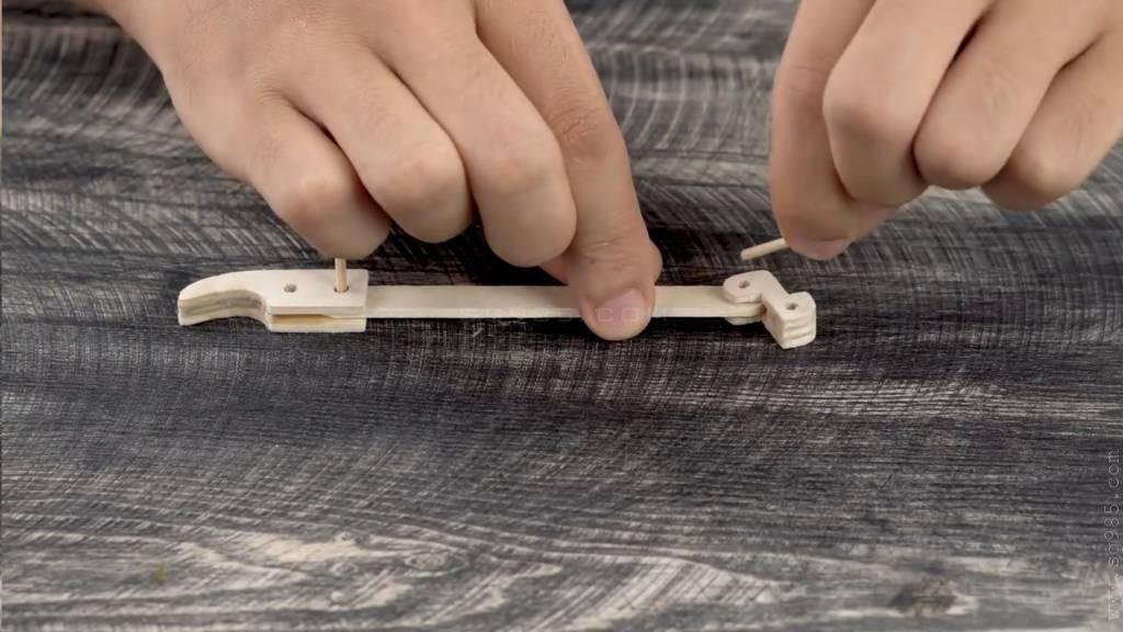 瓦楞纸枪怎么做能发射子弹wgog914如何纸板制造可以射击塔兰战术AR-15的纸板枪+制作图纸下载