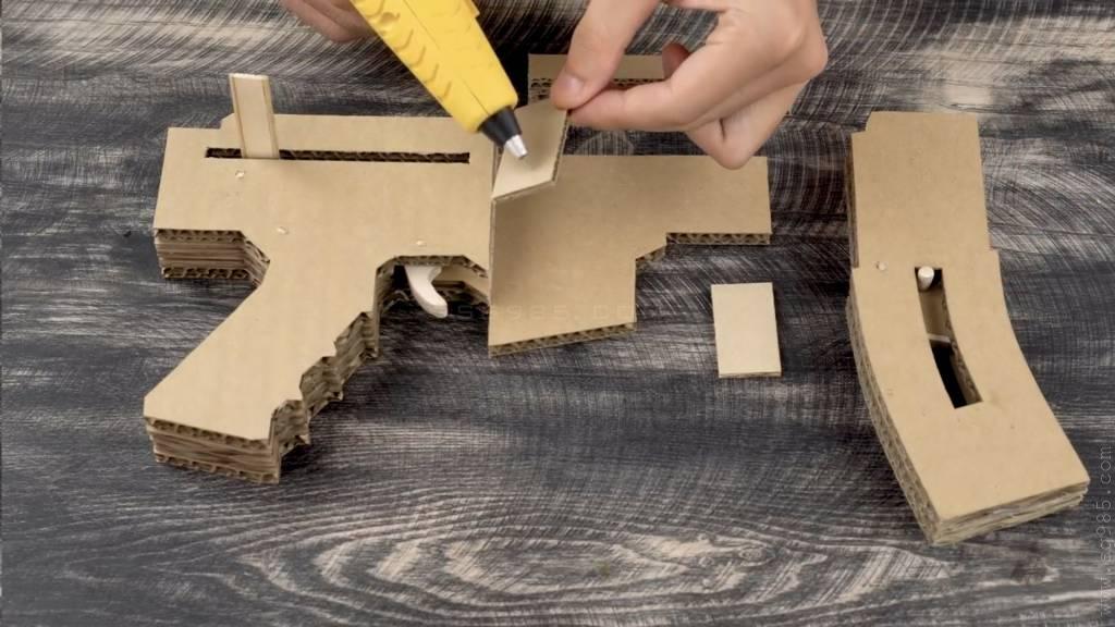 瓦楞纸枪怎么做能发射子弹wgog914如何纸板制造可以射击塔兰战术AR-15的纸板枪+制作图纸下载