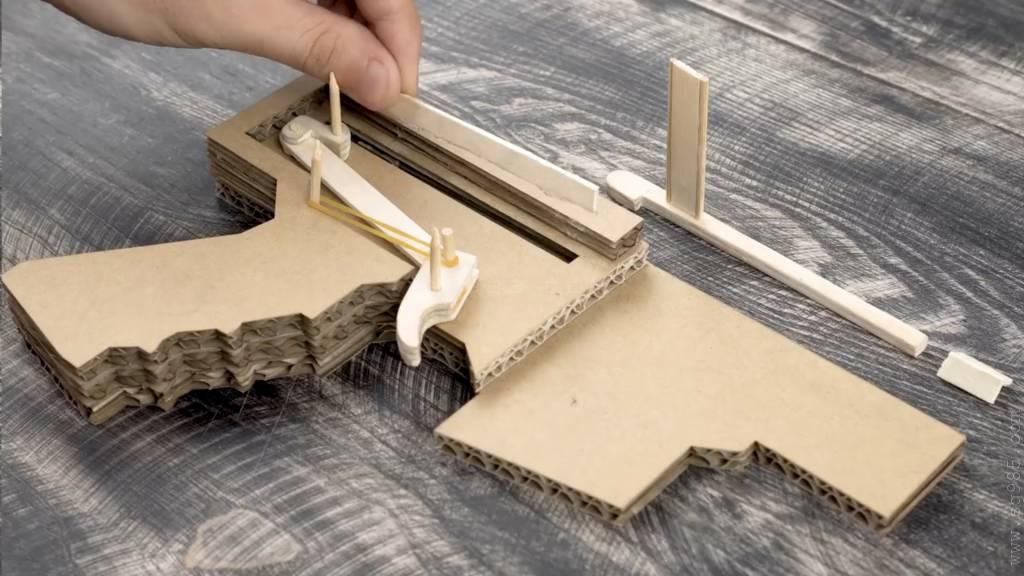 瓦楞纸枪怎么做能发射子弹wgog914如何纸板制造可以射击塔兰战术AR-15的纸板枪+制作图纸下载