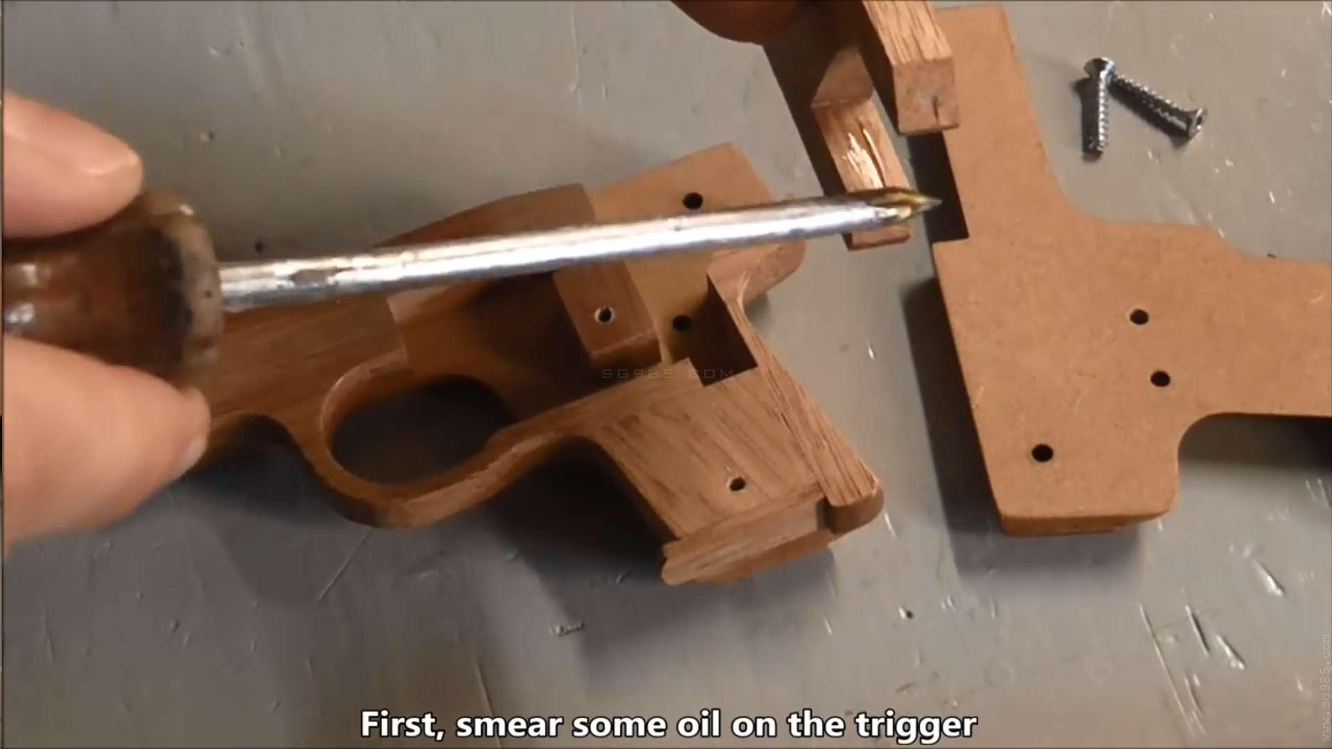 橡皮筋枪怎么发射/WGOG1004用木板制作一把可连发的橡皮筋玩具枪+制作图纸