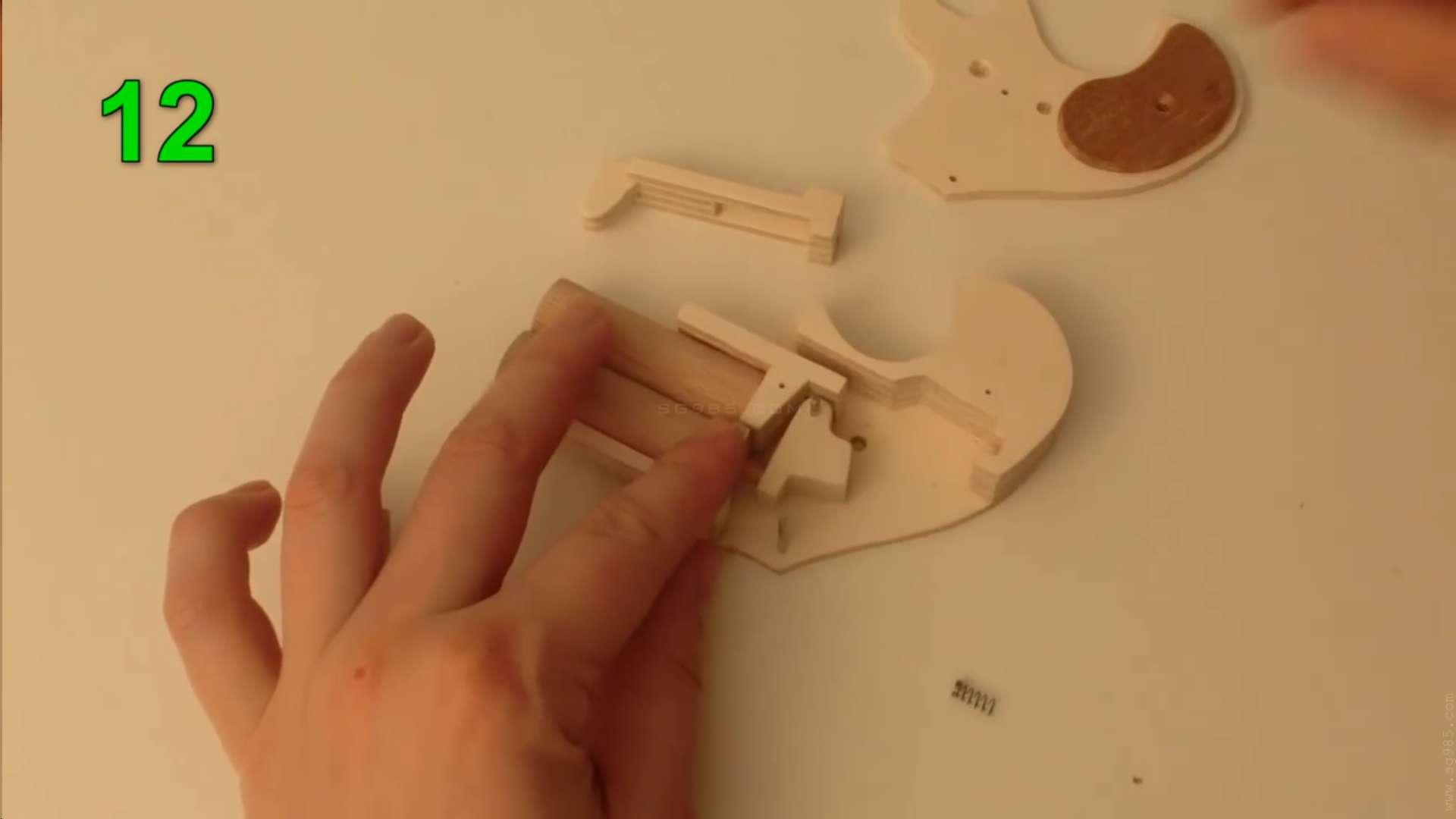 橡皮筋枪怎么安装/WGOG1005用木板制作一把可连发的橡皮筋玩具枪+图纸下载