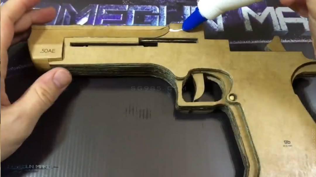 DIY纸板枪/DIY 纸枪/纸板枪怎么做用纸板制作及其精致的自动手枪wgog924+精致制作图纸下载