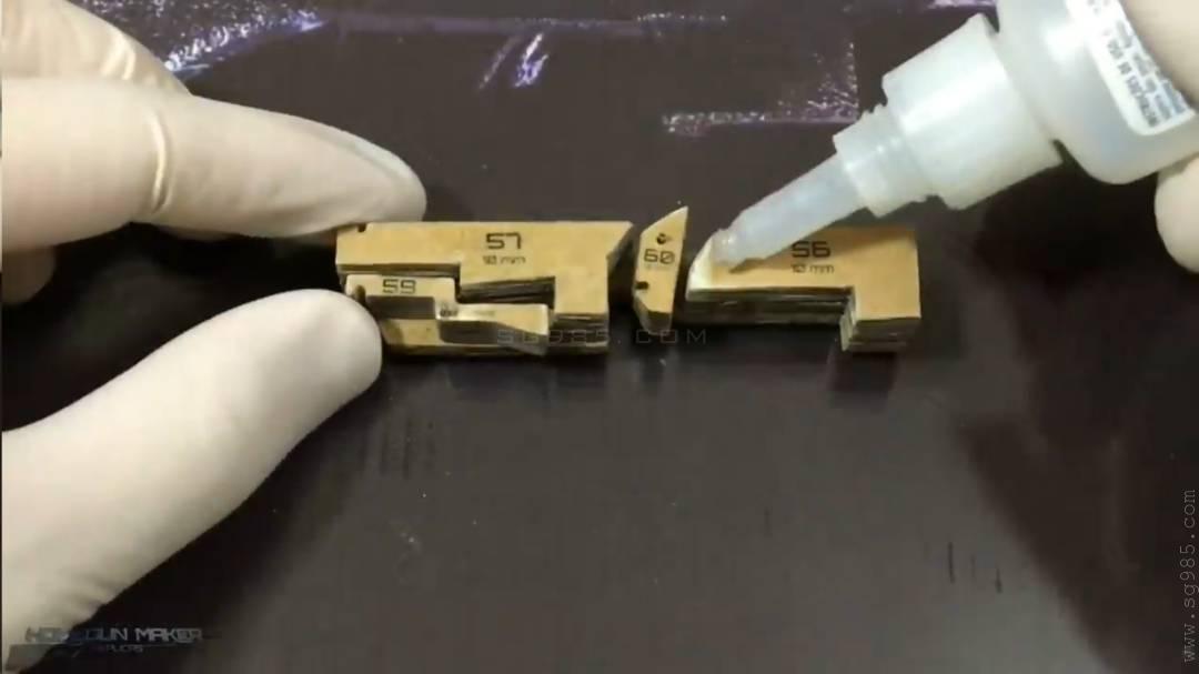 DIY纸板枪/DIY 纸枪/纸板枪怎么做用纸板制作及其精致的自动手枪wgog924+精致制作图纸下载