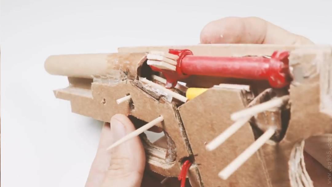 自制纸质手枪/自制纸枪/硬纸板手工枪图纸用纸板瓦楞纸制作纸板玩具枪型号wgog936+制作图纸下载