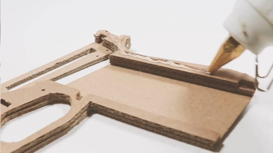 自制纸质手枪/自制纸枪/硬纸板手工枪图纸用纸板瓦楞纸制作纸板玩具枪型号wgog936+制作图纸下载