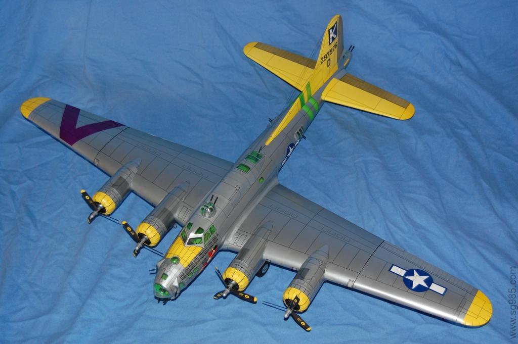 1比33B-17G空中堡垒