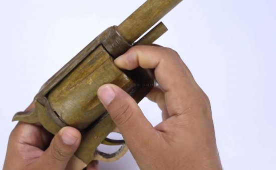 纸板枪图纸教程/纸板枪图纸左轮wgog907使用废纸箱制作纸板左轮枪+制作图纸下载