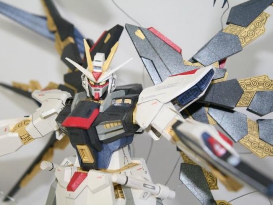 正比强袭自由高达