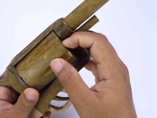 纸板枪图纸教程/纸板枪图纸左轮wgog907使用废纸箱制作纸板左轮枪+制作图纸下载